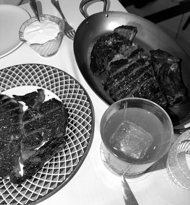 Sliced steak and drinks on a restaurant table